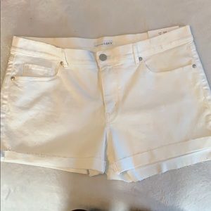 Women’s LOFT white shorts